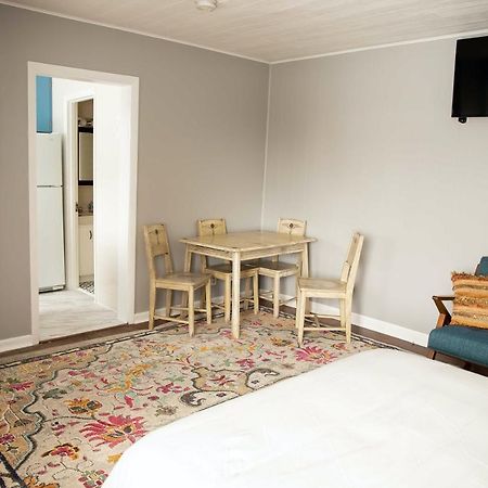 Charming French Studio Apartment Laramie Eksteriør bilde