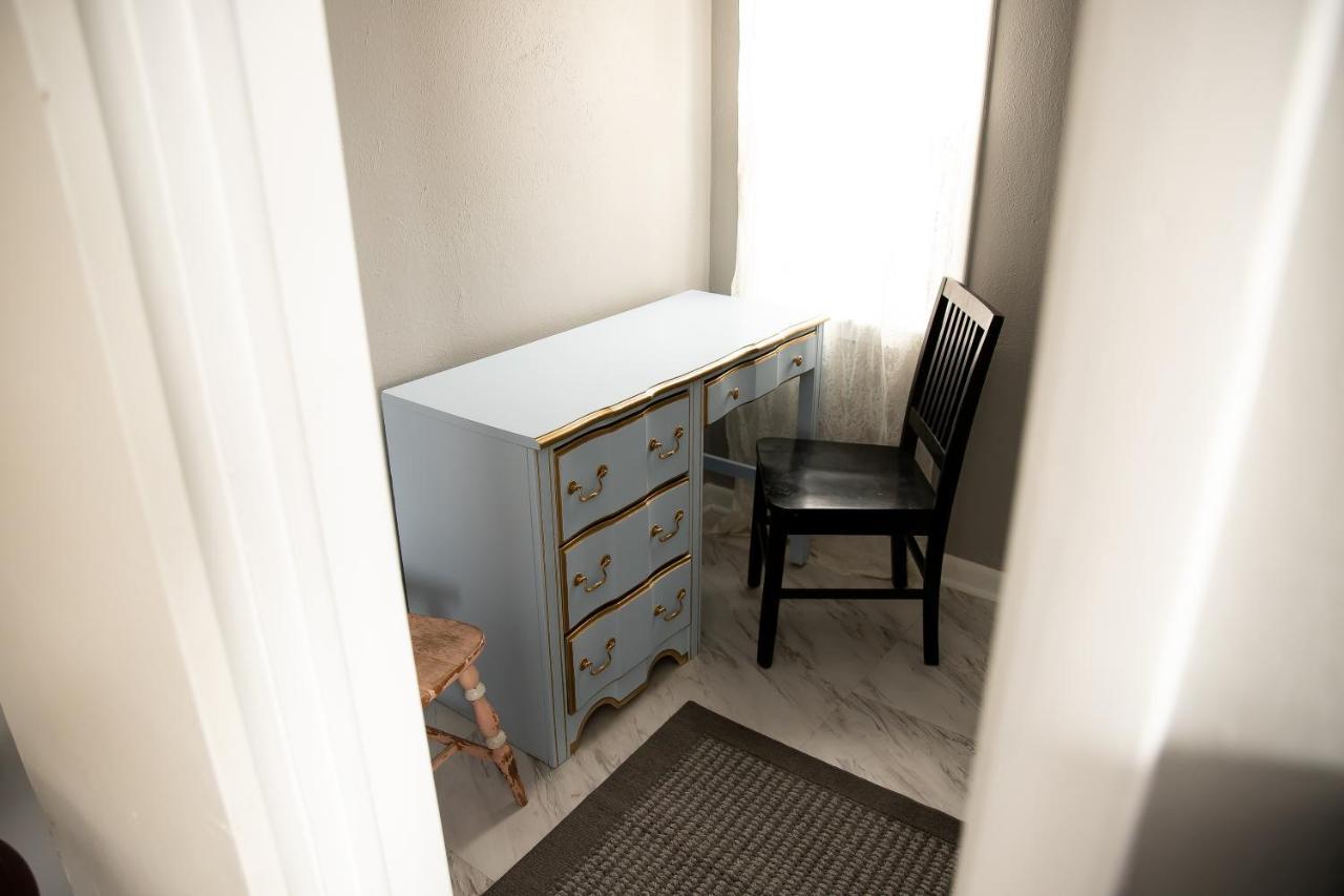 Charming French Studio Apartment Laramie Eksteriør bilde
